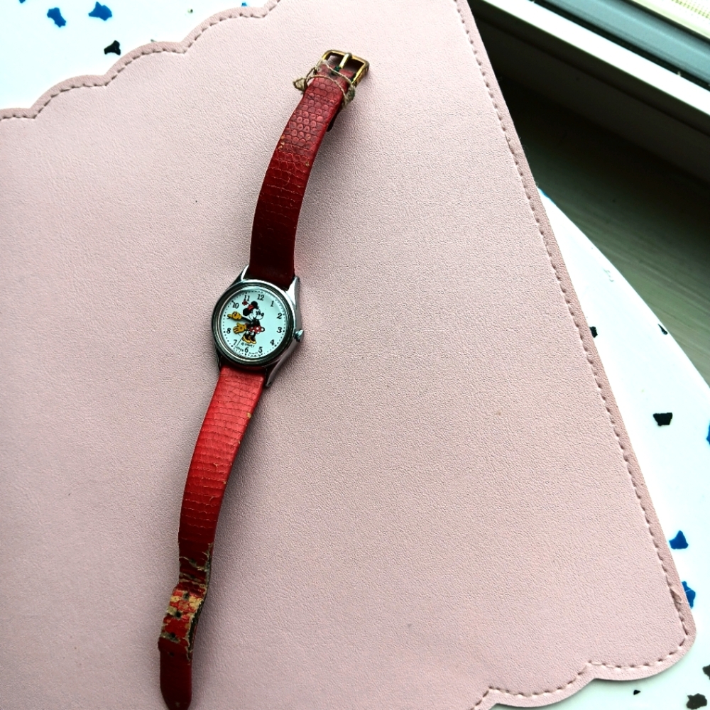 Vintage Minnie Mouse Disney Watch - Picture 3 of 3